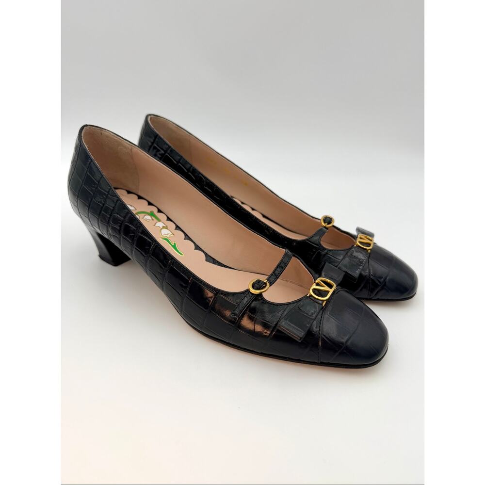 Valentino VLogo Mary Jane Pumps Embossed Black Leather Size 38 / 8 Bow Buckle - Picture 8 of 16